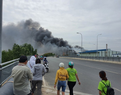 TP Hồ Chí Minh: Cháy lớn trong Khu công nghiệp Hiệp Phước