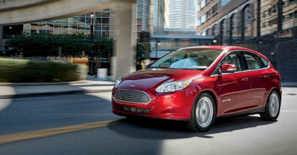 Giá xe ôtô hôm nay 19/11: Ford Focus dao động từ 626 - 770 triệu đồng