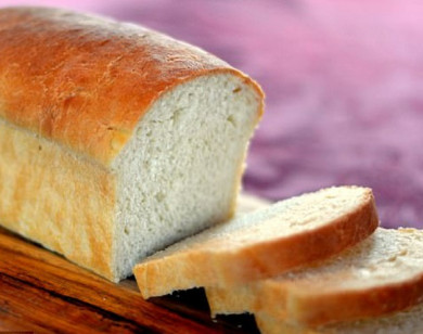 Lý do không nên chọn bánh mì trắng để ăn sáng