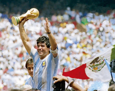 Huyền thoại Maradona qua đời ở tuổi 60