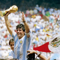 Huyền thoại Maradona qua đời ở tuổi 60