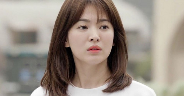 Song Hye Kyo chia sẻ hình ảnh mới xinh đẹp, rạng rỡ và đầy quyến rũ