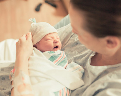 Điều tuyệt đối không được làm với trẻ sơ sinh