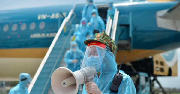Vietnam Airlines xem xét sa thải nam tiếp viên làm lây nhiễm Covid-19 ra cộng đồng