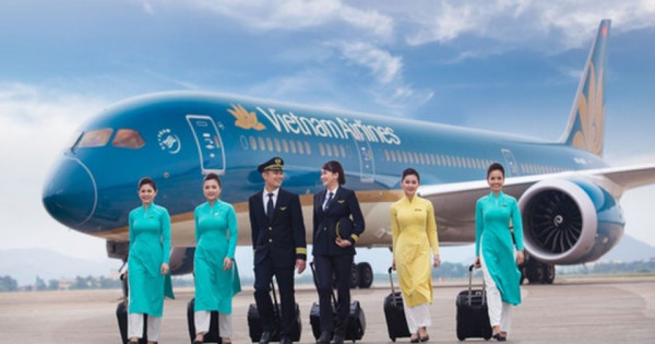 Cổ phiếu Vietnam Airlines giảm liên tục khi tiếp viên nhiễm Covid-19