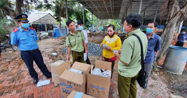 Tạm giữ 7.500 cái khẩu trang không rõ nguồn gốc và nhiều mỹ phẩm xuất xứ Thái Lan