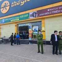 Cướp đâm gục bảo vệ cửa hàng Thế giới di động, lấy hơn 10 điện thoại