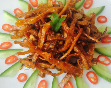 Cá khô xào chua ngọt giản dị mà đưa cơm