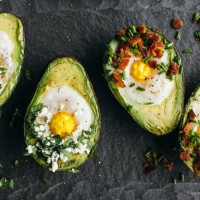 Bữa tối giảm cân với món bơ nướng trứng gà