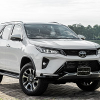 Giá xe ôtô hôm nay 26/12: Toyota Fortuner dao động từ 995 - 1.426 triệu đồng