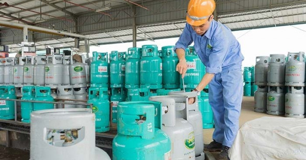 Giá gas tăng mạnh 27.500 đồng/bình 12kg ngày đầu năm 2021