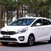 Giá xe ôtô hôm nay 5/1: Kia Rondo thấp nhất 559 triệu đồng