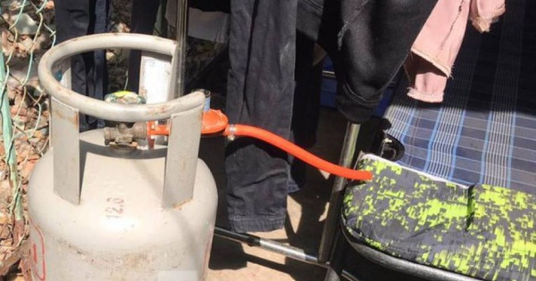 Thanh niên ôm bình gas dọa phóng hỏa khiến xóm trọ hoảng loạn