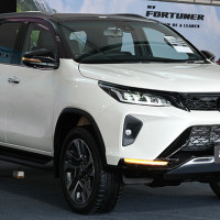 Giá xe ôtô hôm nay 13/1: Toyota Fortuner dao động từ 995 - 1.426 triệu đồng