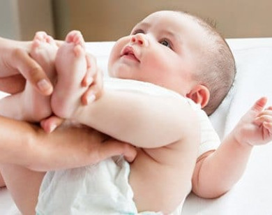 5 điều mẹ cần làm ngay khi trẻ bị hăm tã