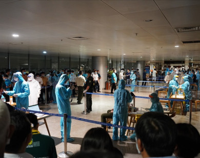 Bốn nhân viên sân bay Tân Sơn Nhất nghi mắc Covid-19