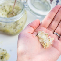 Mách bạn cách làm muối tắm thải độc tố cho da