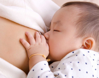 Cách để mẹ đủ sữa cho con bú