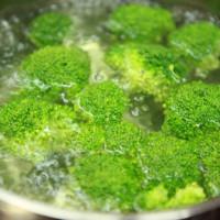 Những loại rau nào phải chần trước khi ăn để không rước bệnh vào người?