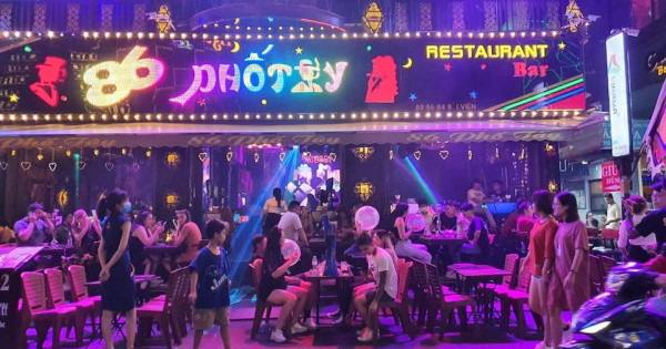 TP Hồ Chí Minh: Mở cửa thêm một số dịch vụ, vẫn cấm karaoke, vũ trường, bar