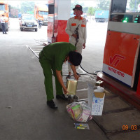 Bắt khẩn cấp 2 vợ chồng tiêu thụ xăng giả trong chuyên án 920G