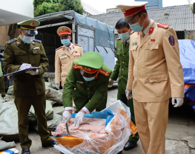 Lạng Sơn: Bắt giữ 3,3 tấn nầm lợn đông lạnh đã nấm mốc