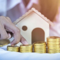 Nên mua vàng hay gửi tiết kiệm sẽ có lợi hơn?