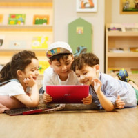 6 cách giúp bố mẹ giữ an toàn cho trẻ khi Online