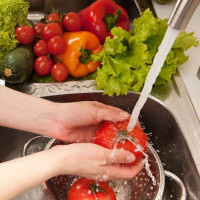Phòng ngộ độc thực phẩm trong ngày nắng nóng