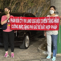 Chủ đầu tư Saigon Pearl tăng phí giữ xe, hàng trăm cư dân căng băng rôn phản đối