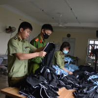“Đánh úp”cơ sở sản xuất quần áo giả mạo nhiều nhãn hiệu nổi tiếng