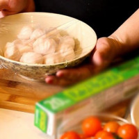 6 sai lầm khi sử dụng màng bọc thực phẩm gây hại cho cả nhà