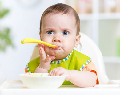 Trẻ bị sốt nên ăn thế nào?