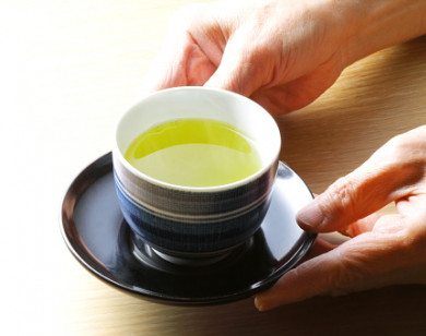 Cách uống trà gây hại sức khỏe