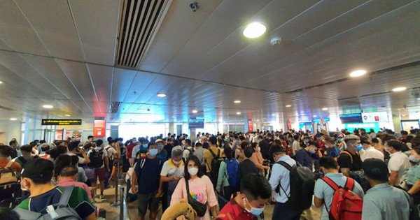 “Tắc nghẽn” ở sân bay Tân Sơn Nhất: Lỗi thuộc về các hãng hàng không?