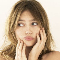 Những thói quen tưởng vô hại nhưng âm thầm "tàn phá" nhan sắc