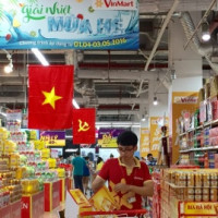 Hàng hóa dồi dào, nhiều khuyến mại dịp lễ 30/4 - 1/5
