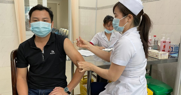 Bốn người bị sốc phản vệ sau khi tiêm vắc xin Covid-19 ở Đồng Nai