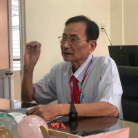 Vụ nữ sinh lớp 11 xăm hình lên ngực bị buộc thôi học: Lãnh đạo nhà trường có tiền hậu bất nhất?