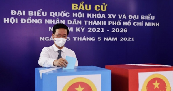 Thường trực Ban Bí thư Võ Văn Thưởng bỏ phiếu ở quận Phú Nhuận, TP Hồ Chí Minh