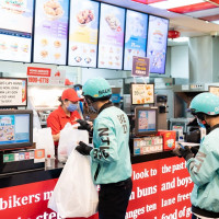 Ấm lòng các nơi “phản ứng nhanh” có ngay ưu tiên cho shipper