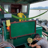 Bắt giữ tàu vận chuyển 25.000 lít dầu DO không rõ nguồn gốc