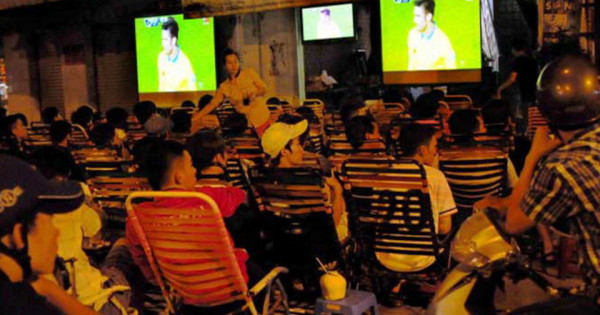 Bộ Y tế yêu cầu không tụ tập xem bóng đá vòng loại World Cup tối nay