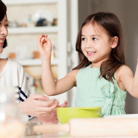 5 cách để cha mẹ dạy trẻ về lòng tốt