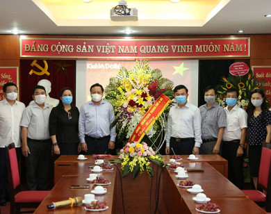 Phó Bí thư Thành ủy Hà Nội Nguyễn Văn Phong thăm, chúc mừng Báo Kinh tế & Đô thị