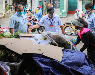 TP Hồ Chí Minh: Tiểu thương chợ tự phát lúng túng trong ngày đầu thực hiện Chỉ thị 10