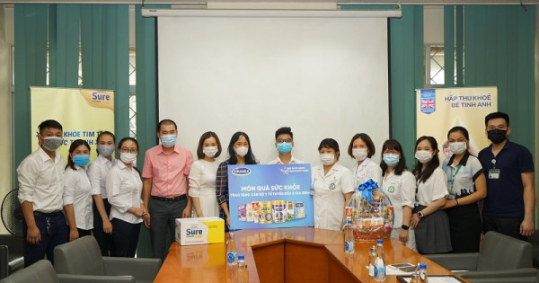 Vinamilk trao tặng món quà sức khỏe đến cán bộ y tế tuyến đầu và gia đình nhân Ngày Gia đình Việt Nam