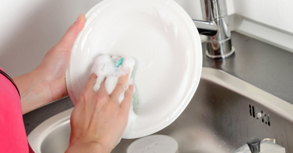 Bí quyết chọn nước rửa chén, bát để không hại da tay
