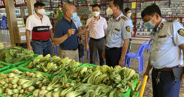 TP Hồ Chí Minh: 1.000 điểm bán hàng lưu động còn "trên giấy", người dân phải mua hàng giá "trên trời"