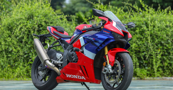 Triệu hồi xe phân khối lớn Honda CBR1000RR-R do lỗi giảm xóc